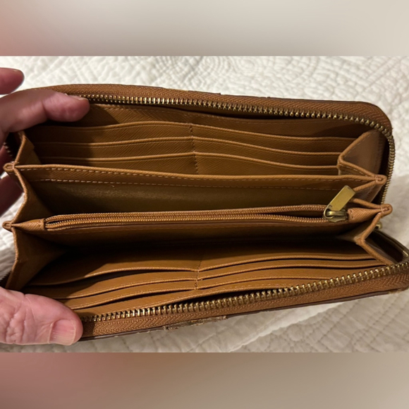 FOSSIL “Emma” RFID Wallet - Picture 6 of 7